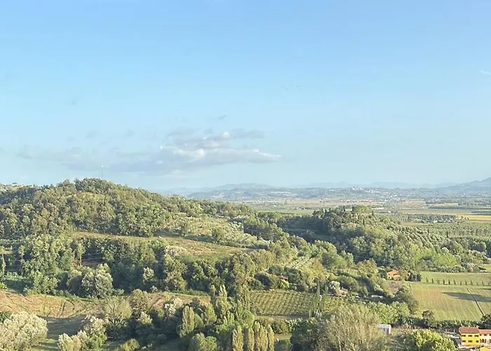 Le 3 Rane فندق مبيت وإفطار Treggiaia